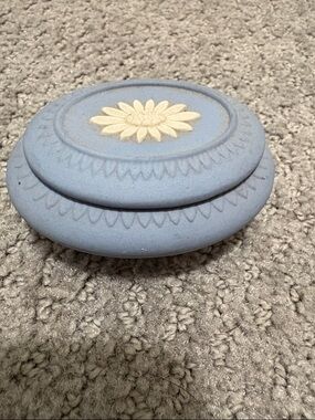 Light Blue Daisy Jasperware Trinket Box